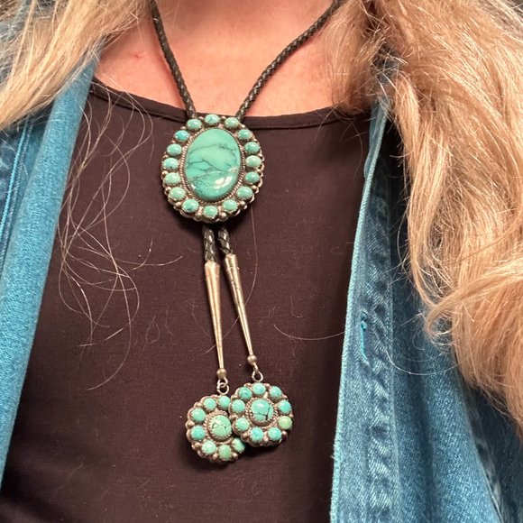 Vintage Walter White Bear hallmark turquoise bolo with turquoise tail ends - Picture 8 of 8